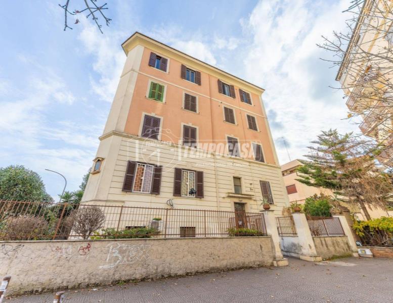 appartamento in vendita a Roma in zona Appio Claudio