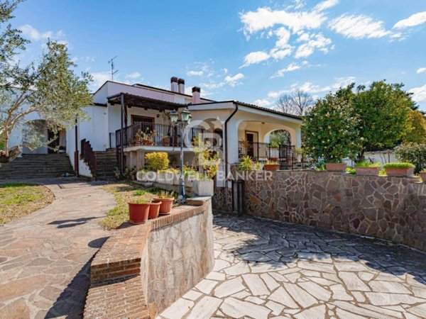 casa indipendente in vendita a Roma in zona Sette Bagni