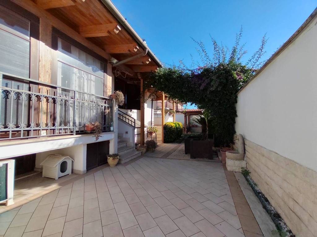 casa indipendente in vendita a Roma in zona Massimina/Casal Lumbroso