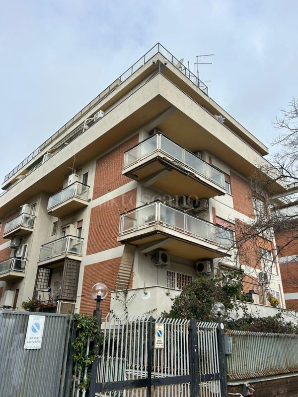 casa semindipendente in vendita a Roma in zona Ostia