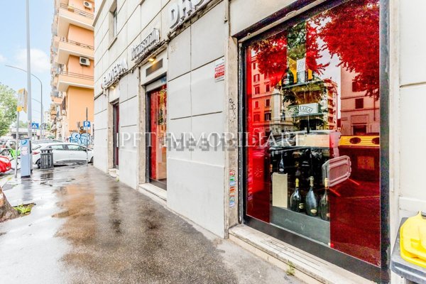 negozio in vendita a Roma in zona Ostiense
