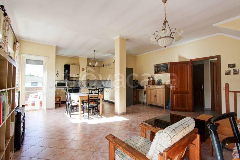 appartamento in vendita a Roma in zona Acilia