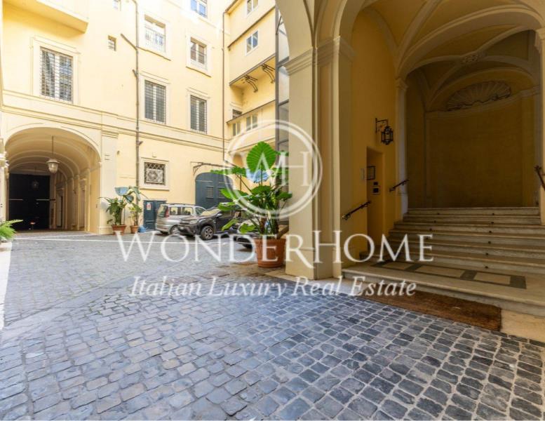 appartamento in vendita a Roma in zona Rione Monti/Campitelli