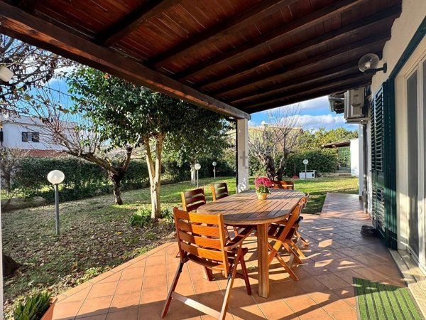 casa indipendente in vendita a Roma in zona Infernetto