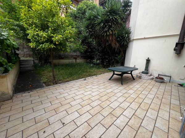 appartamento in vendita a Roma in zona Ardeatino