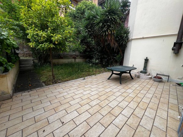 appartamento in vendita a Roma in zona Ardeatino