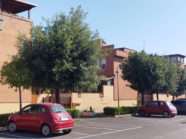 casa indipendente in vendita a Roma in zona Acilia
