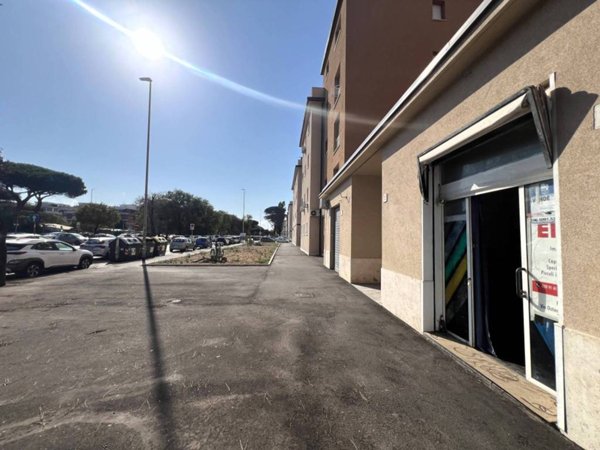 negozio in vendita a Roma in zona Ostia