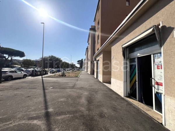 negozio in vendita a Roma in zona Ostia