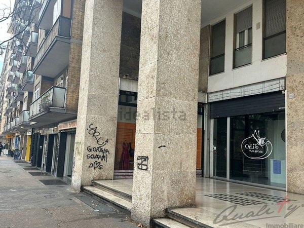 locale commerciale in vendita a Roma in zona Don Bosco