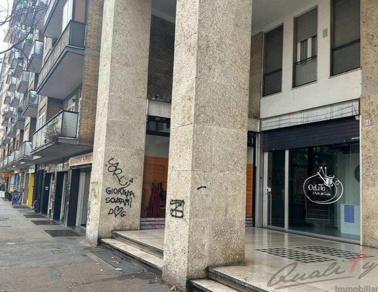 locale commerciale in vendita a Roma in zona Don Bosco