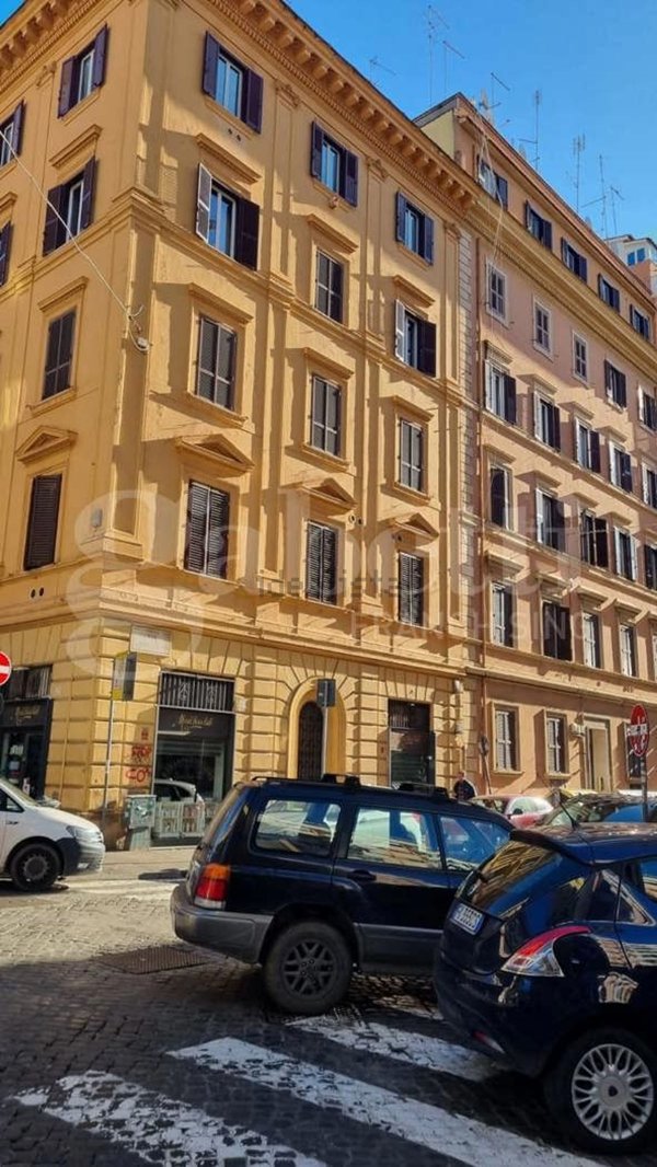 locale commerciale in vendita a Roma in zona Esquilino