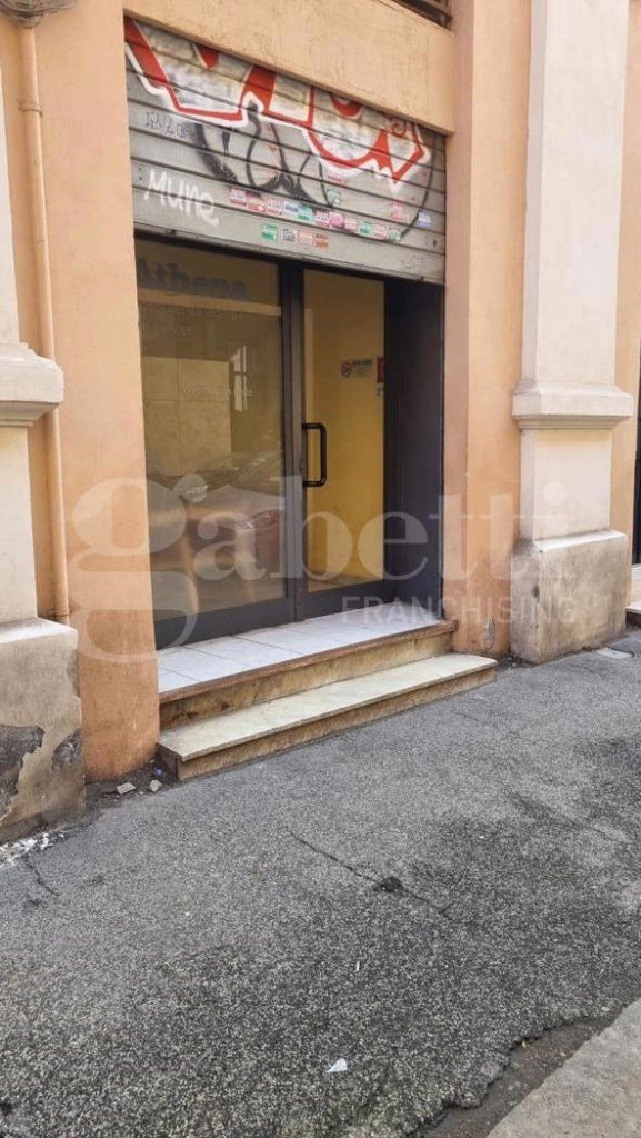 negozio in vendita a Roma in zona Esquilino
