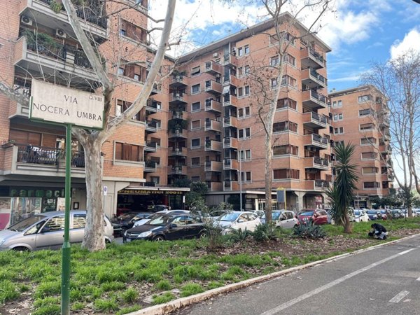 appartamento in vendita a Roma in zona Tuscolano