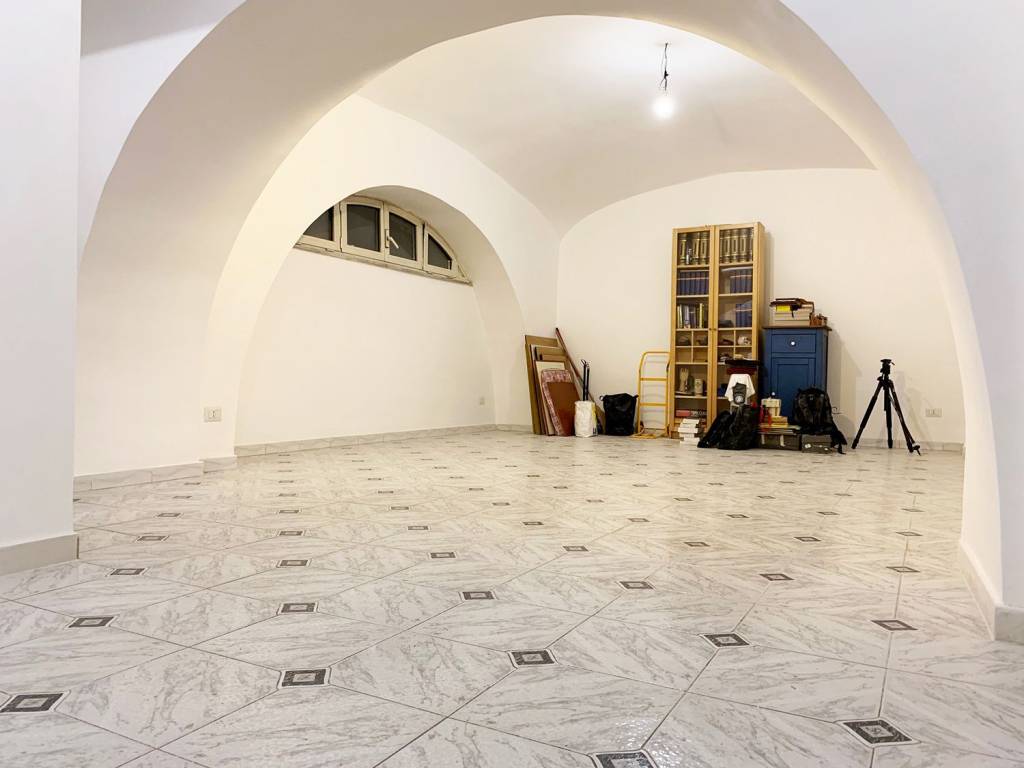 locale commerciale in vendita a Roma in zona Rione Monti/Campitelli