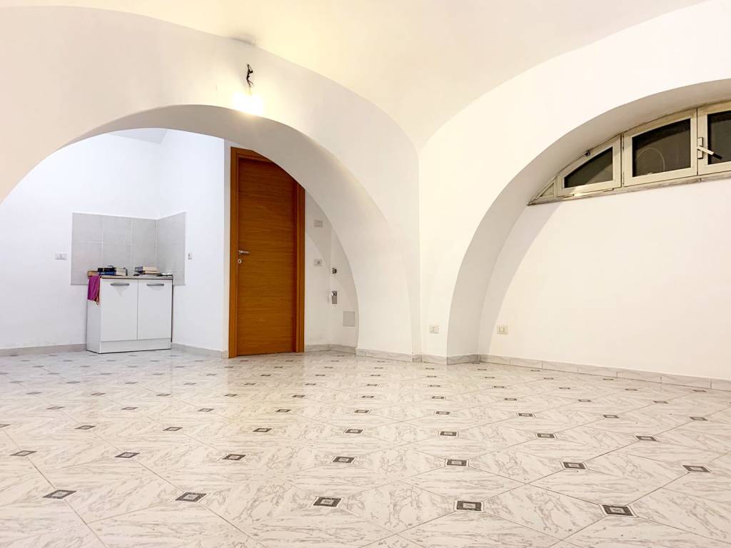 locale commerciale in vendita a Roma in zona Rione Monti/Campitelli