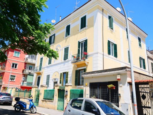 appartamento in vendita a Roma in zona Tuscolano