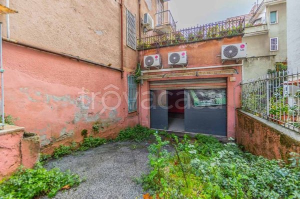 locale commerciale in vendita a Roma in zona Prenestino-Centocelle