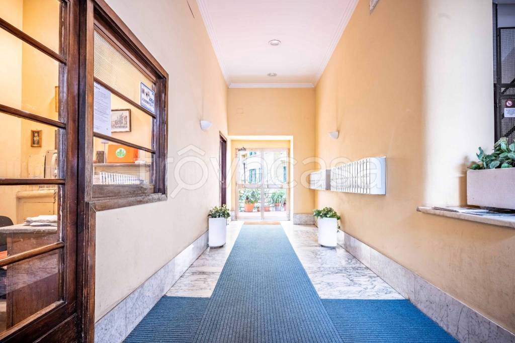 appartamento in vendita a Roma in zona Appio Latino