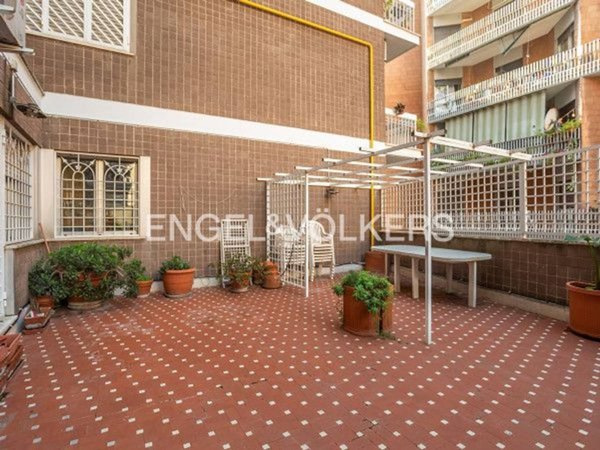 appartamento in vendita a Roma in zona Ostiense