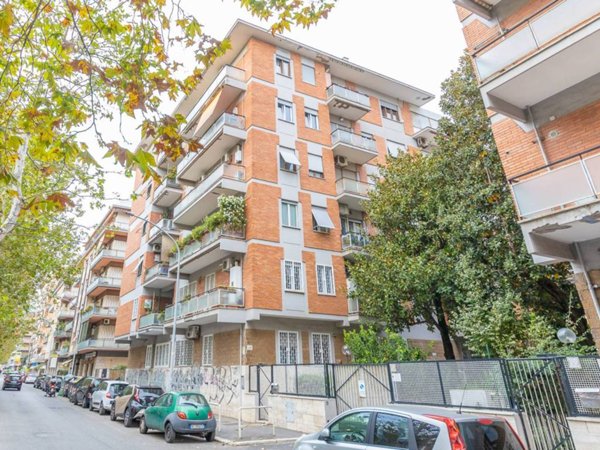appartamento in vendita a Roma in zona Appio Claudio