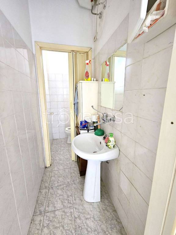 negozio in vendita a Roma in zona Torre Angela