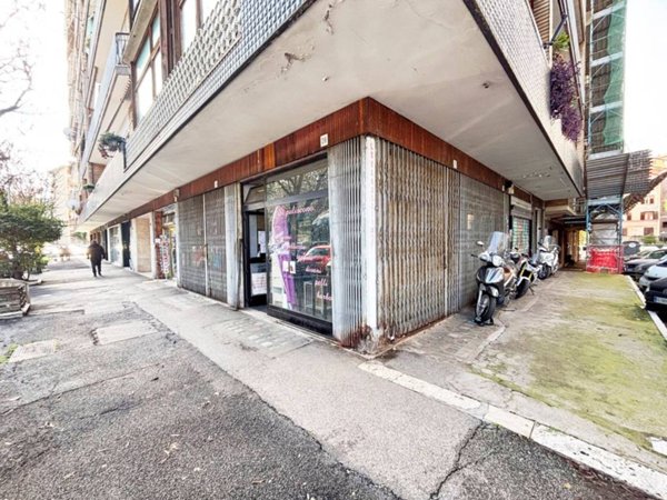 negozio in vendita a Roma in zona Ostiense