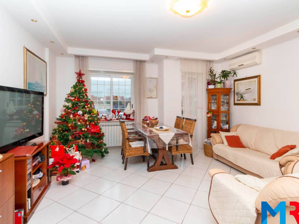 appartamento in vendita a Roma in zona Ostia Antica