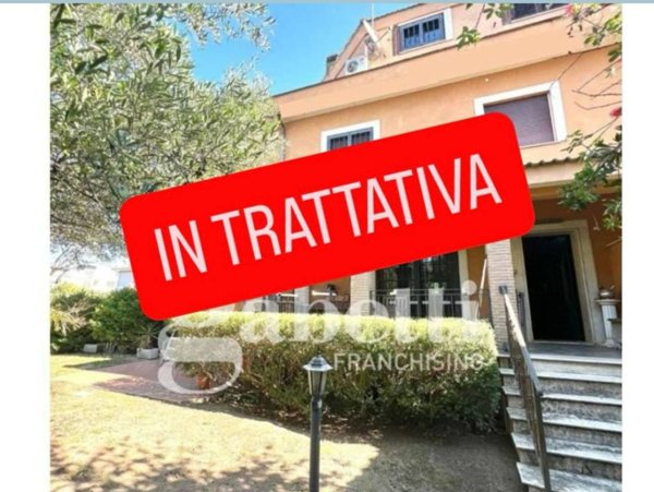 casa indipendente in vendita a Roma in zona Infernetto