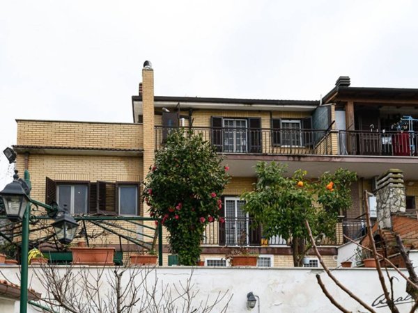 appartamento in vendita a Roma in zona Giardini di Corcolle