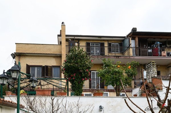 appartamento in vendita a Roma in zona Giardini di Corcolle