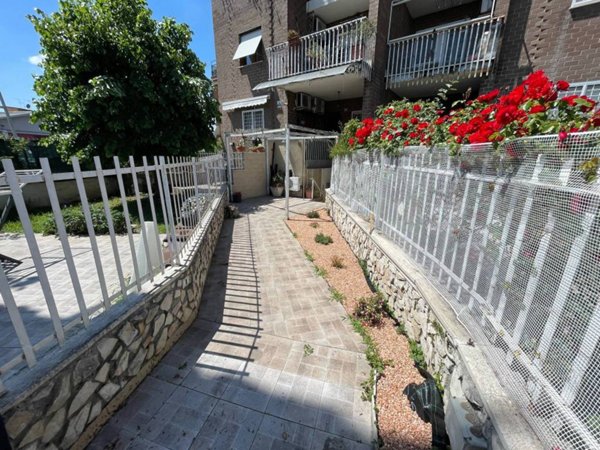 appartamento in vendita a Roma in zona Torre Angela