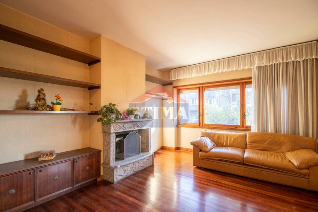 appartamento in vendita a Roma in zona Mostacciano