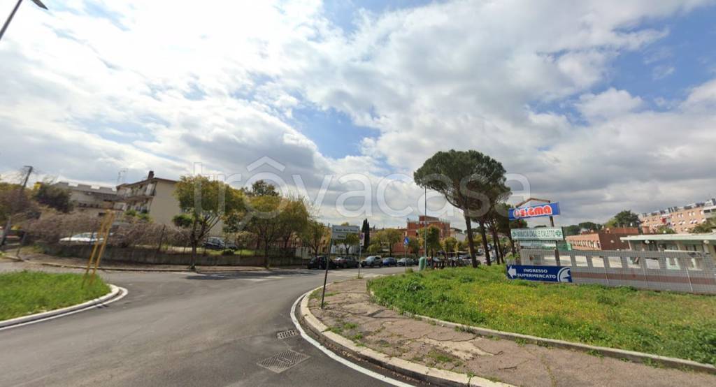 appartamento in vendita a Roma in zona Tor Cervara