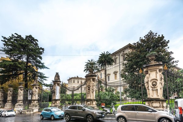 locale commerciale in vendita a Roma in zona Centro Storico