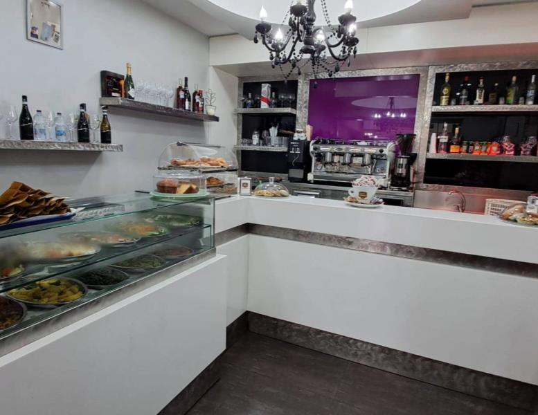 negozio in vendita a Roma in zona Appio Pignatelli