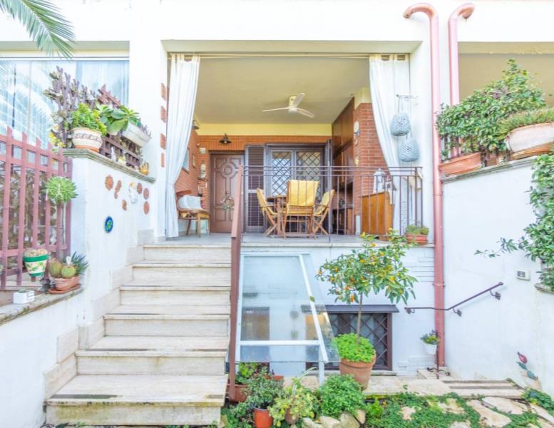 casa indipendente in vendita a Roma in zona Torre Gaia