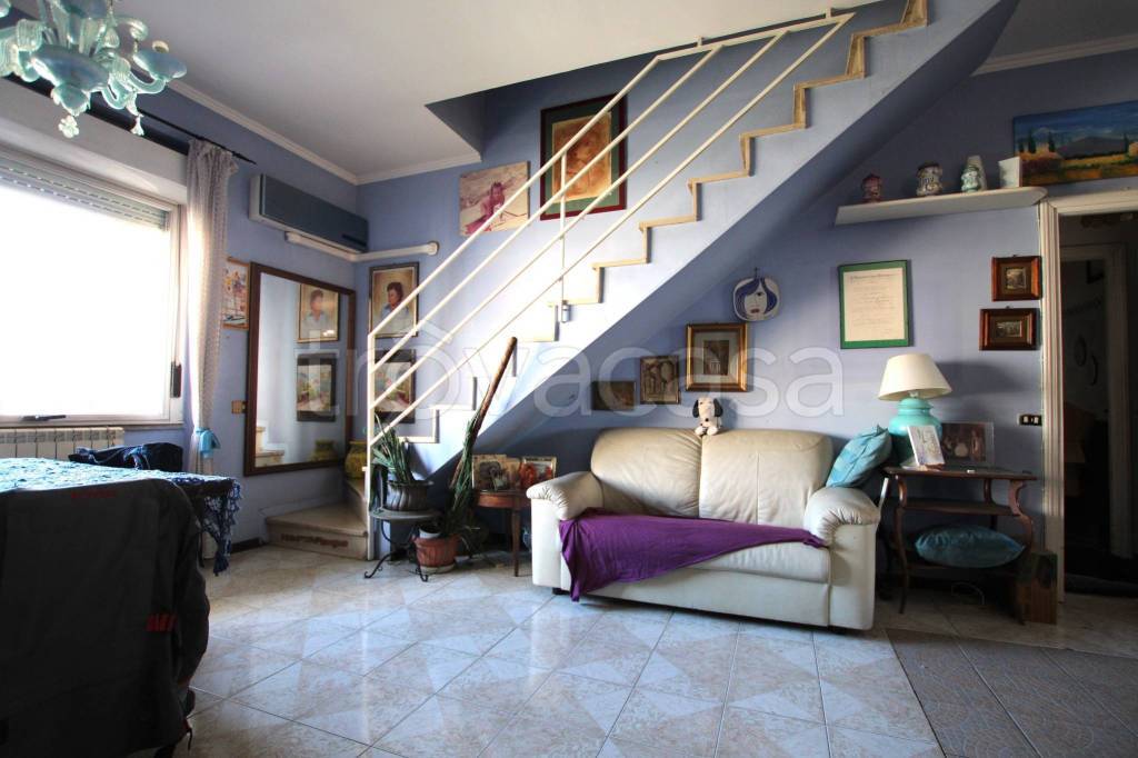 appartamento in vendita a Roma in zona Axa