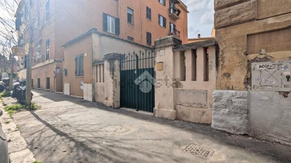 appartamento in vendita a Roma in zona Tuscolano