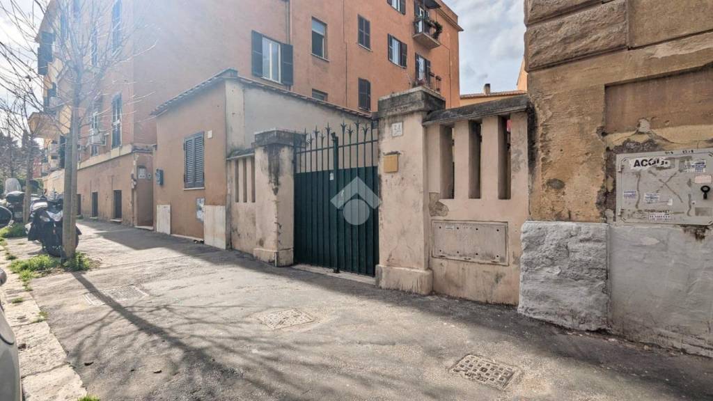 appartamento in vendita a Roma in zona Tuscolano