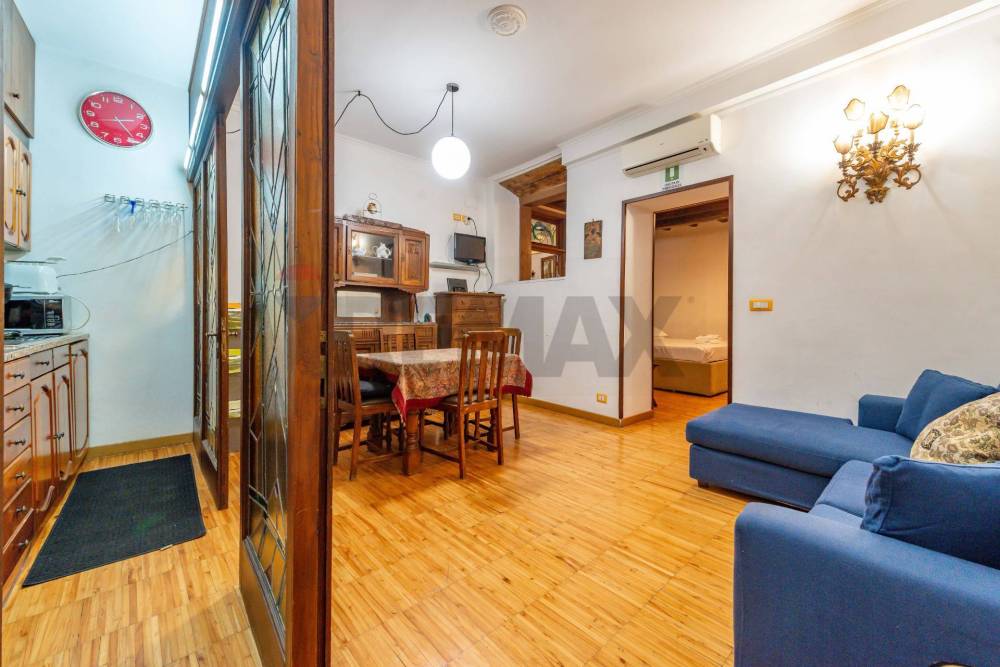 appartamento in vendita a Roma in zona Rione Regola