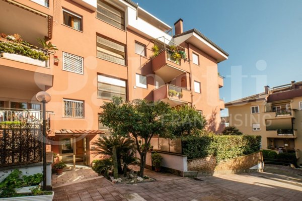appartamento in vendita a Roma in zona Mostacciano