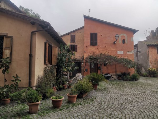 appartamento in vendita a Roma in zona Ostia Antica
