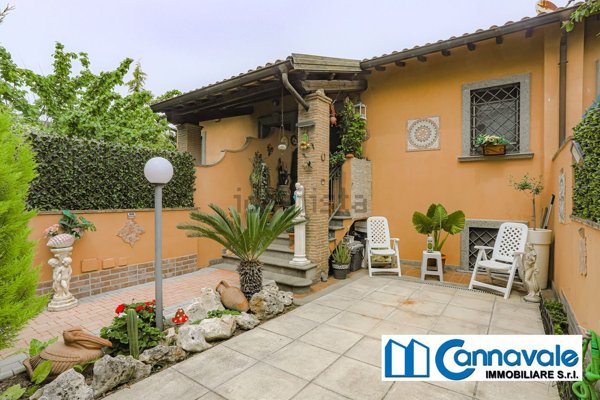 casa indipendente in vendita a Roma in zona Infernetto