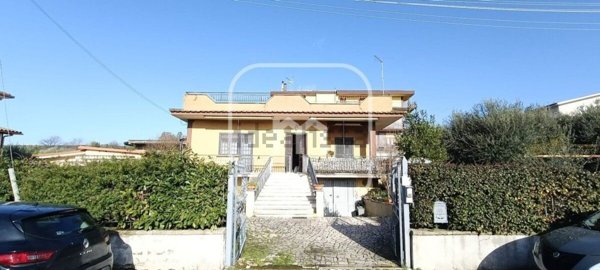 casa indipendente in vendita a Roma in zona Castelverde