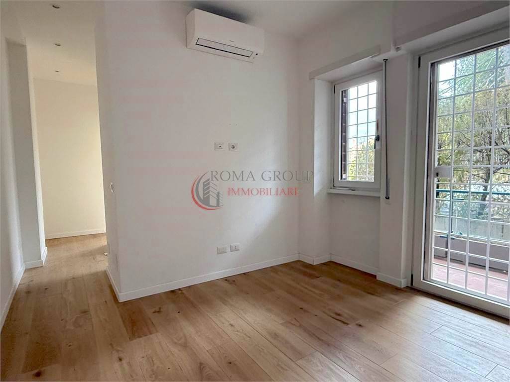 appartamento in vendita a Roma in zona Tomba di Nerone