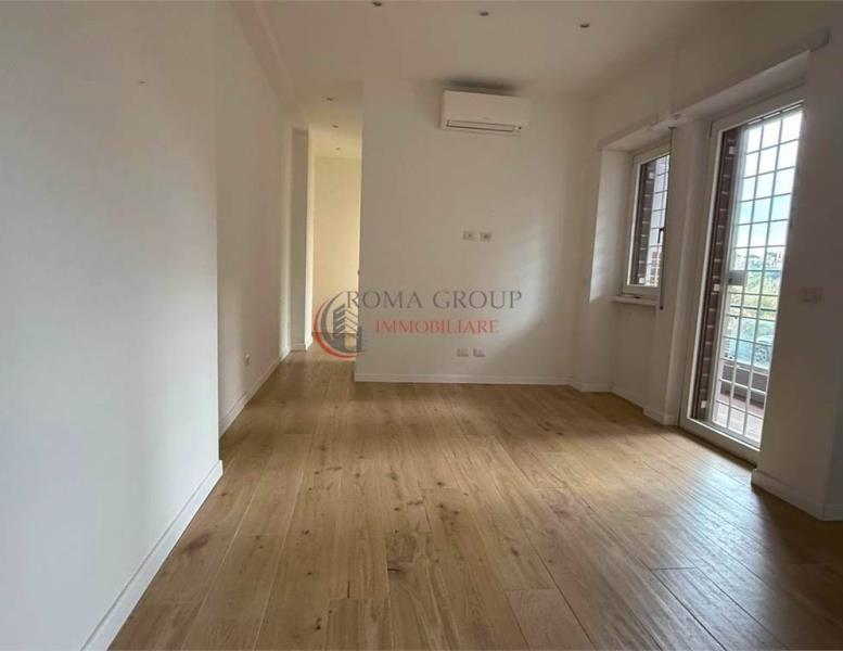 appartamento in vendita a Roma in zona Tomba di Nerone