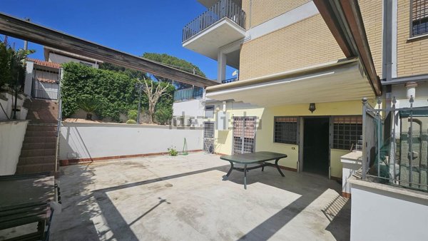 appartamento in vendita a Roma in zona Casal Monastero