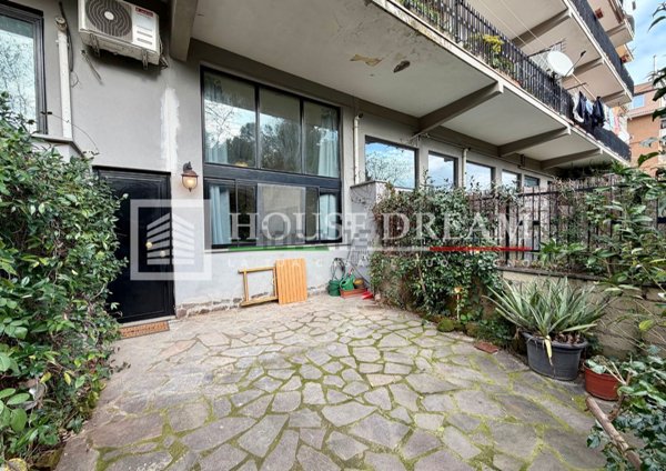 appartamento in vendita a Roma in zona Corviale