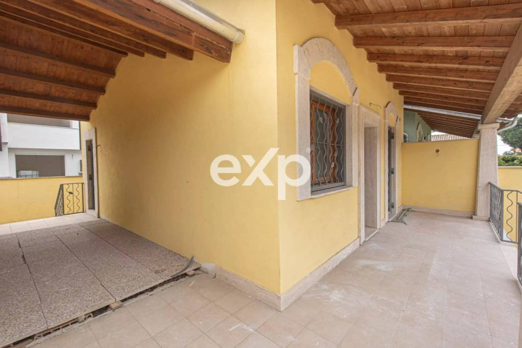 casa indipendente in vendita a Roma in zona Infernetto